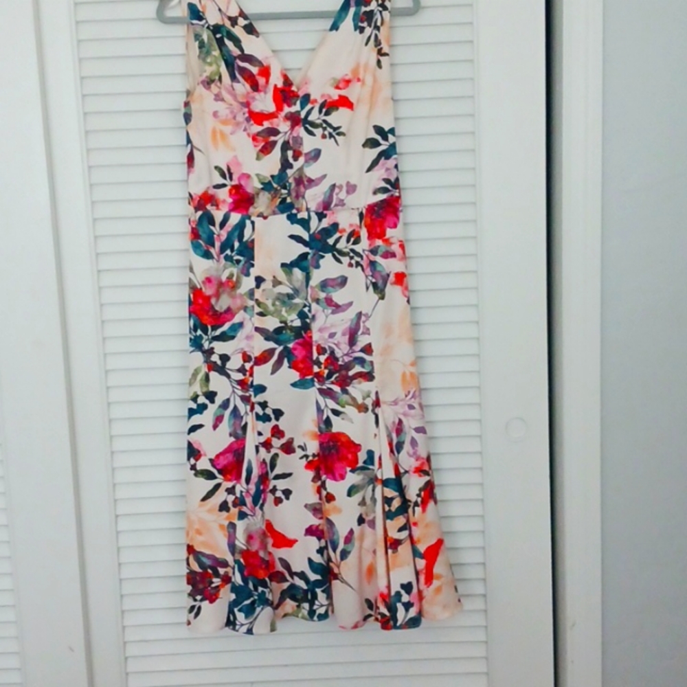 Maggie London tea-length floral dress